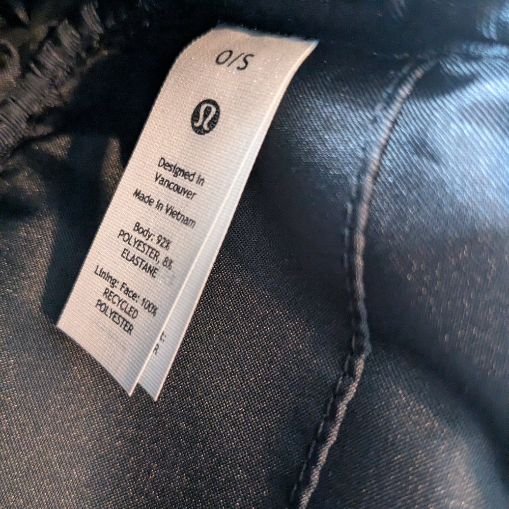Lululemon Crossbody Camera Bag - 2L Quilted Velour - Picture 6 of 9